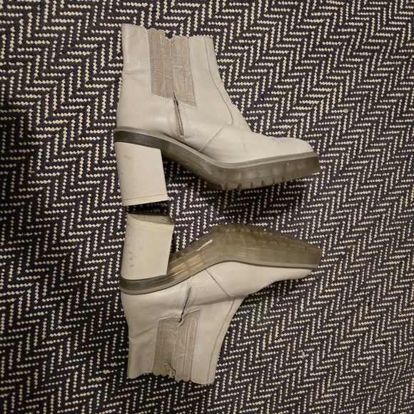 Free People Chunky Chelsea Ankle Boots in Light Beige and Taupe Trim - Picture 8 of 13